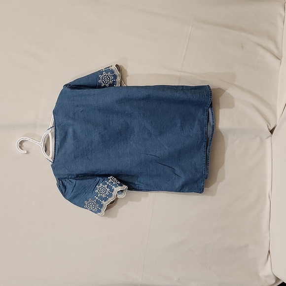 Top - Picture 2 of 3